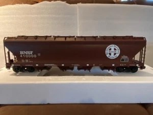 G Scale USA Trains R14103 BNSF 4 Bay covered hopper car - Picture 1 of 7