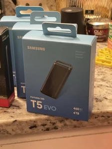 SAMSUNG T5 EVO Portable SSD 4TB Black, Up-to 460MB BRAND NEW** - Picture 1 of 2