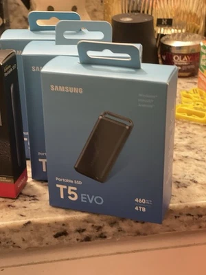 SAMSUNG T5 EVO Portable SSD 4TB Black, Up-to 460MB BRAND NEW** - Image 1 of 2