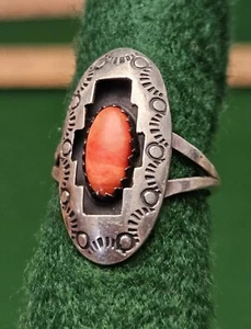 VINTAGE NAVAJO NATIVE AMERICAN SHADOW BOX STERLING SILVER CORAL RING SIZE 8 - Picture 1 of 24