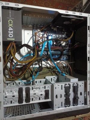 STOCK LOTTO SCHEDA MADRE GIGABYTE GA-880GM-D2H + CPU AMD + CORSAIR CX430 + RAM - Immagine 1 di 4