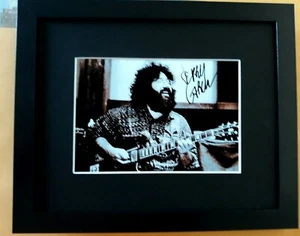 JERRY GARCIA 8 by 10 MATTED WITH A BLACK FRAME, REPRINT PHOTO & AUTOGRAPH - Bild 1 von 1