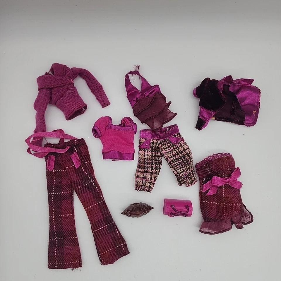 Roupas e acessórios da Barbie Fashion Fever. Xadrez rosa, marrom 2007 - Imagem 1 de 3