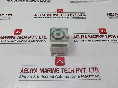 Legrand 037 52 Analogue DIN Rail Time Switch 230v 50hz - Image 1 of 4