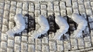 28 mm WW2 British Airborne Polish Commando Paratrooper Left Arm x 4 Bits Ersatzteile - Bild 1 von 1