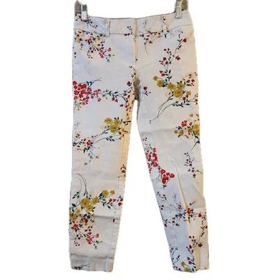 Pantalones cortos ajustados para mujer 7th Avenue New York & Co talla 0 blancos florales chinos Foto 1 de 4
