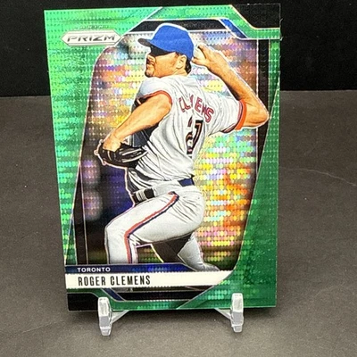 Béisbol Panini Prizm 2025 Roger Clemens #145 Green Pulsar 17/25 Blue Jays JB5 Foto 1 de 2