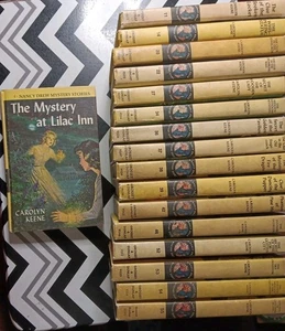 LOT OF 17 NANCY DREW MYSTERY HARDCOVER BOOKS - Carolyn Keene - Imagen 1 de 11