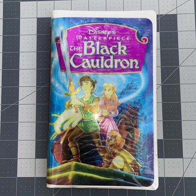 Walt The Black Cauldron 1998 VHS Masterpiece Collection Clamshell Foto 1 de 3