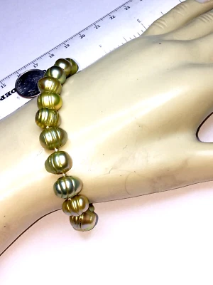 14KT Y/GOLD FILIGREE CLASP MULTICOLOR 8MM BAROQUE PEARL BRACELET 7.75", 18.1 G - Image 1 of 4