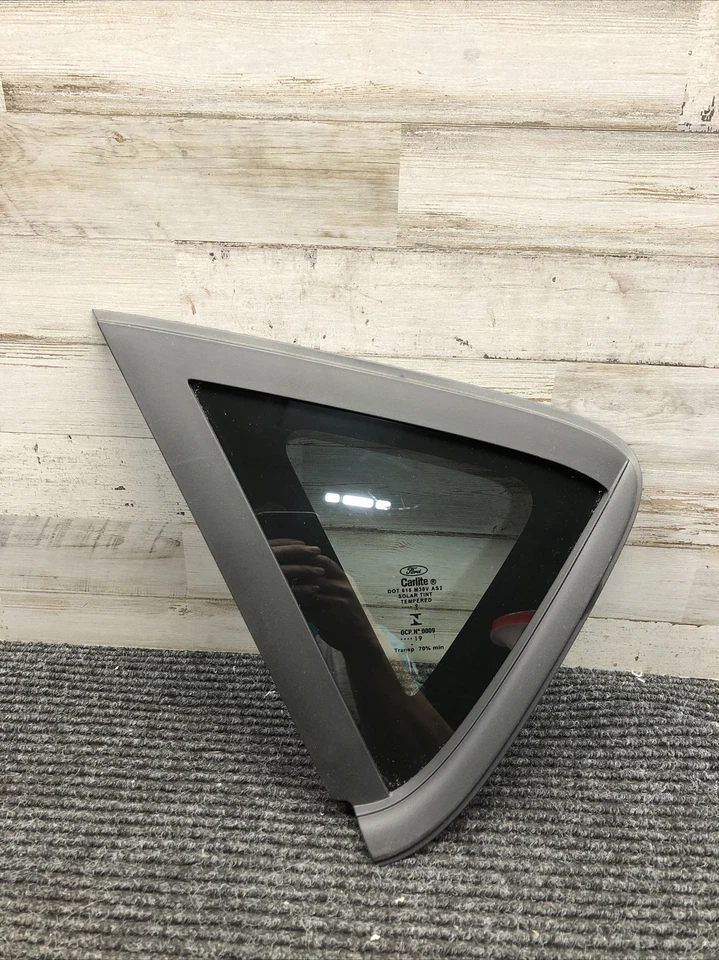 Quarto de vidro lateral driver OEM 2018 FORD FIESTA SDN PRETO AE835829751AD - Imagem 1 de 4