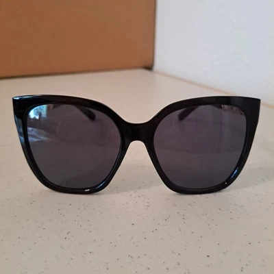 Óculos de sol Steve Madden Melyssa preto quadrado designer armação lente cinza W-54 - Imagem 1 de 4