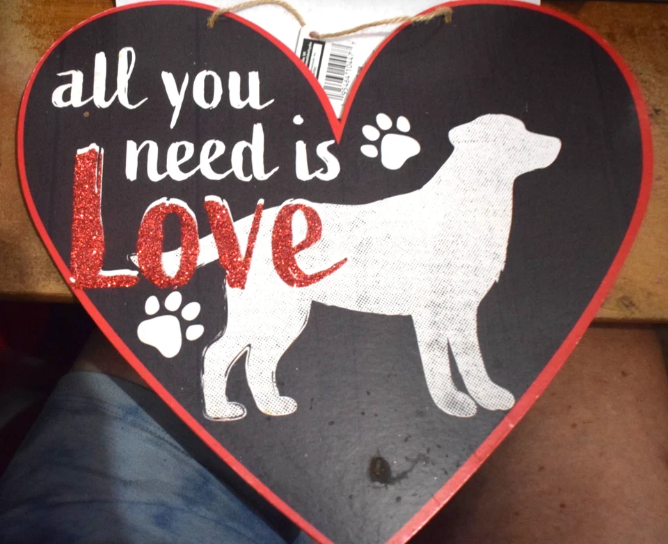 Estate: деревянная собака знак "Все, что вам нужно, это любовь" - Изображение 1 из 1