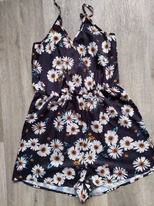 Shein Jumpsuit Overall Gr.M schwarz mit weiße Blumen neuwertig - Bild 1 von 1