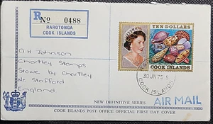 (COK-201) Isole Cook 1975 $10 regina Elisabetta e conchiglie di mare registrate FDC - Foto 1 di 2