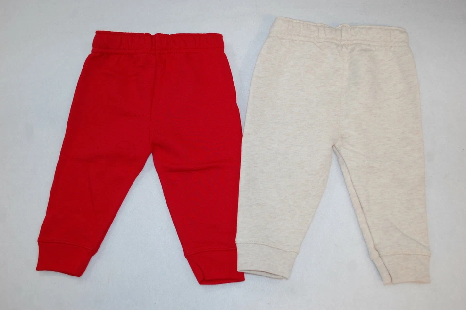 LOTE DE 2 PARES DE PANTALONES DEPORTIVOS para bebés niños color liso avena beige y rojo talla 6-9 MO Foto 1 de 1