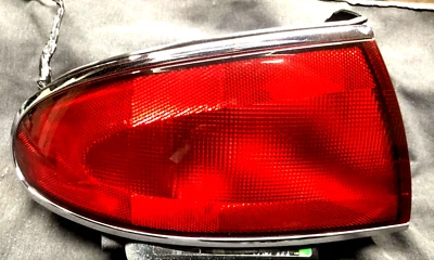 1999 年别克世纪左司机侧尾灯制动器及转弯。 #31 — 第 1/4 张图片