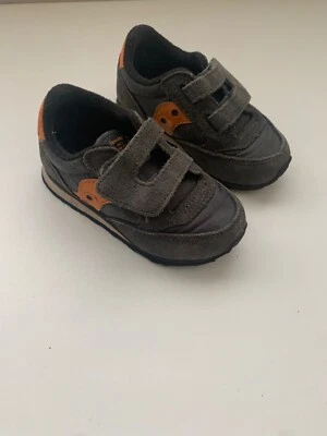 Saucony Niños Pequeños Niños Bebé Jazz Zapatos Gris y Naranja Talla 5 Foto 1 de 2