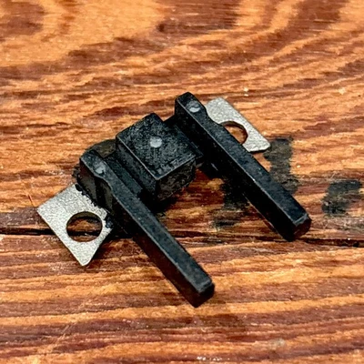 Pieza de repuesto para perros de alimentación Singer modelo 750 - Goma para máquinas de coser vintage Foto 1 de 4