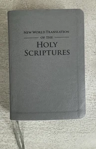 New World Translation of the Holy Scriptures (2013 Grey Faux Leather) LN Cond. - Bild 1 von 8