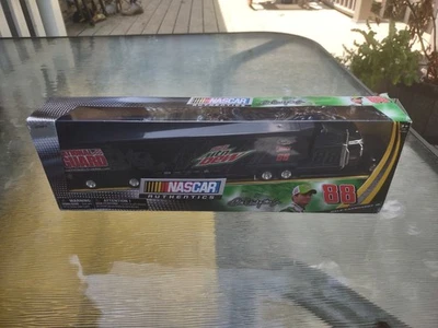 Semirremolque negro Nascar Authentics #88 Dale Earnhardt National Guard Diet MT Dew Foto 1 de 4