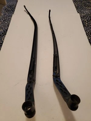 Brazos limpiaparabrisas delanteros izquierdo y derecho Mazda CX-9 2007-2015 FABRICANTE DE EQUIPOS ORIGINALES  Foto 1 de 4