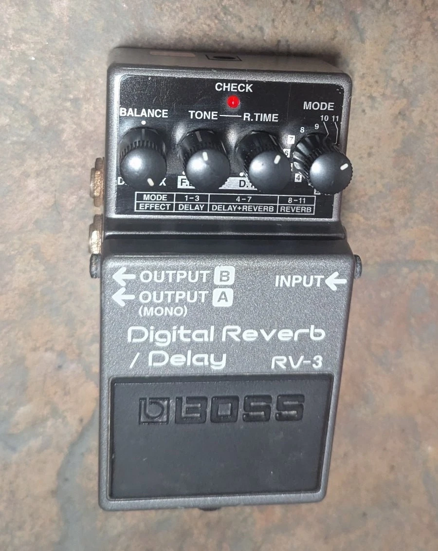 Preços baixos em Guitarra Boss RV 3 Pedais de Delay, Eco e