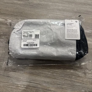 AUTHENTISCHE Detroit Lions lululemon Everywhere Gürteltasche schwarz IN HAND - Bild 1 von 3