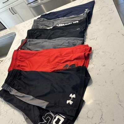Lote de 6 pares de pantalones cortos de gimnasio Under Armour talla M-XL para niños jóvenes  Foto 1 de 4