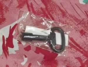 NUEVA LLAVE TRIANGULAR VINTAGE EMKA 1004-24 - Imagen 1 de 1