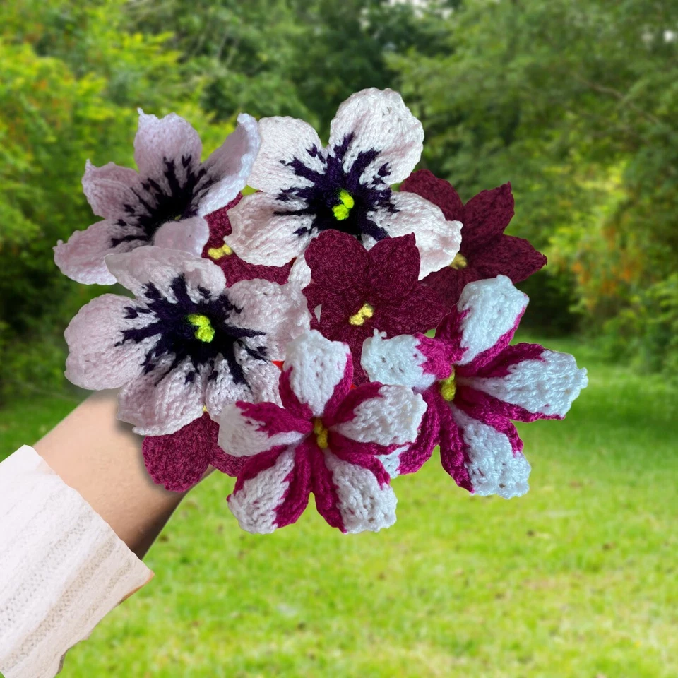 PETUNIA FLOWER BOUQUET OR WREATH EASY knitting  pattern  - Image 1 of 3