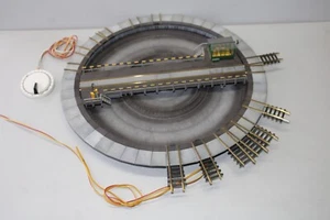 Fleischmann 6052 ferngesteuerte Drehscheibe mit 7 Gleiszufahrten Spur H0 #C520 - Bild 1 von 7