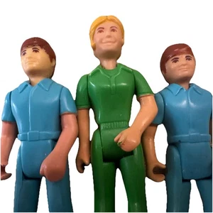 Lote de 3 figuras de juguete de plástico Fisher Price Adventure People Safari Mom Sons 1974 - Imagen 1 de 10