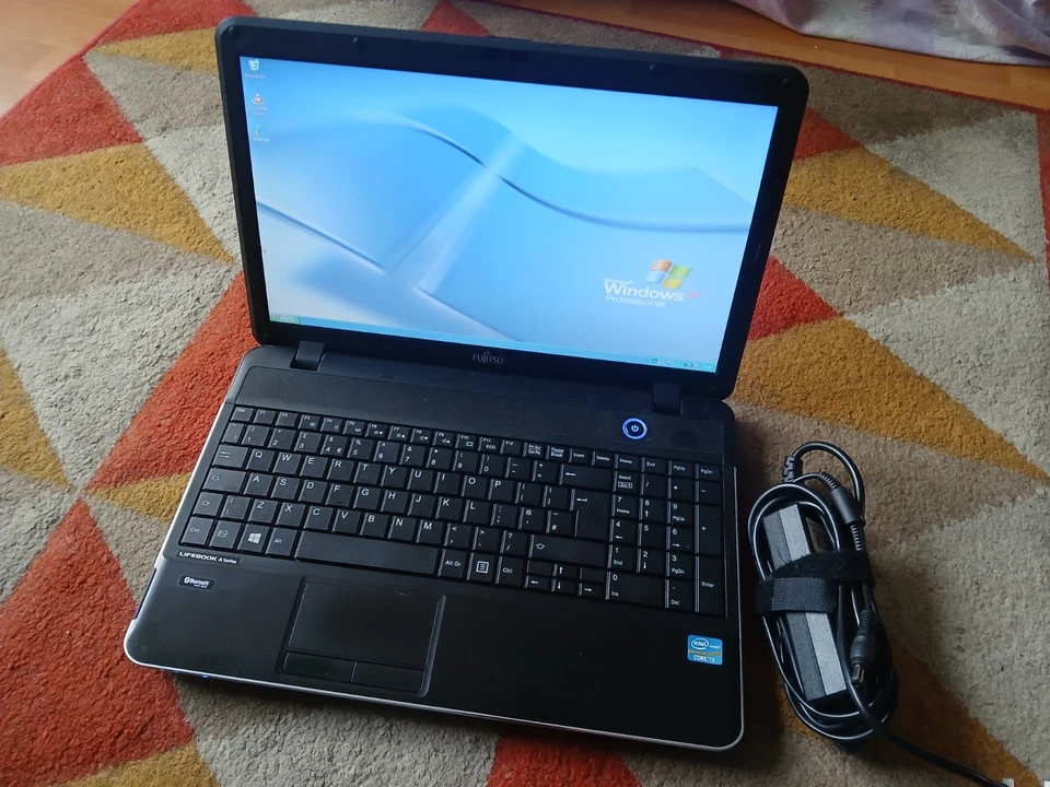 SERIOUSLY FAST Core i3 Fujitsu Windows XP  Laptop--HDMi +500GB HD + 4GB RAM (F1) - Image 1 of 4