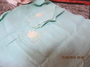 MANTEL BORDADO VERDE COMO NUEVO VINTAGE -33" CUADRADO Y 4 SERVILLETAS--#Y59A-4 - Imagen 1 de 22