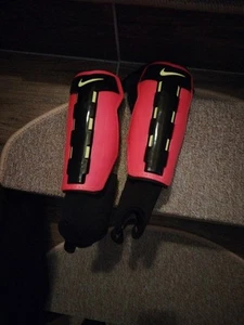 Fußball Nike Schutz - Bild 1 von 2