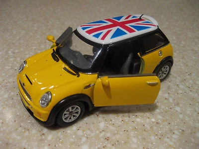 MINI COOPER HARD TOP YELLOW BRITISH FLAG UNION JACK LONDON 1:28 DIE PULLBACK - Image 1 of 4