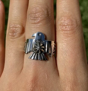 Anello Sunshine Reeves in argento sterling 925 con timbro Thunderbird. Navajo. Taglia 10 - Foto 1 di 12