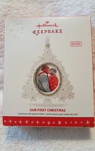 Our First Christmas - 2016 Hallmark Ornament - Snowflake Tree Photo Holder Love - Bild 1 von 2