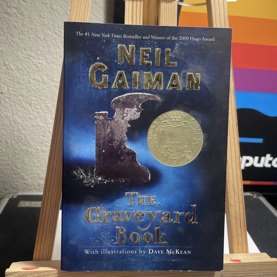 The Graveyard Book by Neil Gaiman (2018, Trade Paperback) Foto 1 de 3