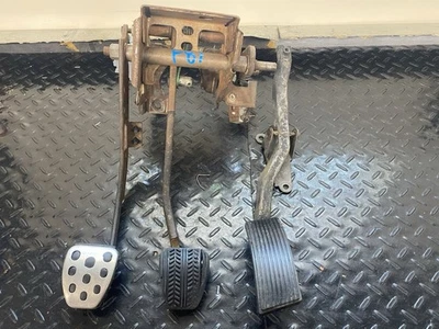 Juego de pedales de acelerador de freno de embrague OEM 1994-1995 Ford Mustang Foto 1 de 4