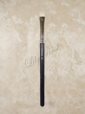 MAC 239 Rounded/Flat Eyeshadow Brush, NATURAL GOAT HAIR, New, Discontinued - Image 1 of 3