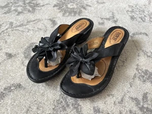 BOC Born Concept Sandals Womens 8 Thong Black Leather Flower Casual - Picture 1 of 11