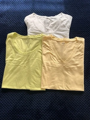 Camisetas básicas para mujer.  Usado una vez viene de un hogar limpio y libre de humo. Foto 1 de 2