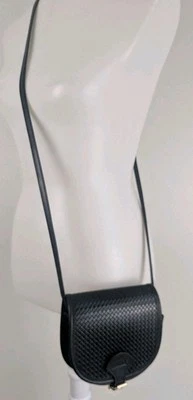 Vintage Mundi Woven Look  Crossbody Purse Black Faux Leather Small Classic Bag - Image 1 of 4