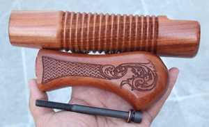 HOLZMÖBEL FÜR MOSSBERG 500 590 12 GA. MAISKOLBENSTIEL WOODSTOCK GRAVIERT - Bild 1 von 24