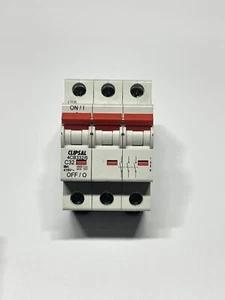 Clipsal 4CB332/6 3 Pole 415V AC 32A C Curve 6kA IR Circuit Breaker 3P C32 MCB - Picture 1 of 4