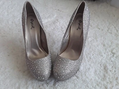 Qupid Women Heels Round Toe High Heel Platform Dress Pumps NEVER WORN! - Image 1 of 4