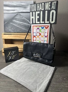 Coach kleine schwarze Lederhandtasche Logo wandelbare Handgelenktasche mit Staubbeutel gebraucht - Bild 1 von 18