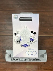 Prendedor Disneyland París Auténtico 100 Años Aniversario 2023 Mickey & Minnie Disney - Imagen 1 de 5
